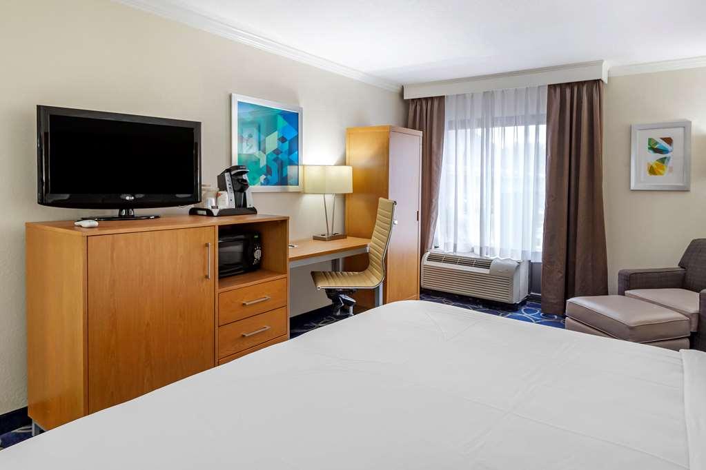 Comfort Inn & Suites Houston I-10 West Energy Corridor Habitación foto